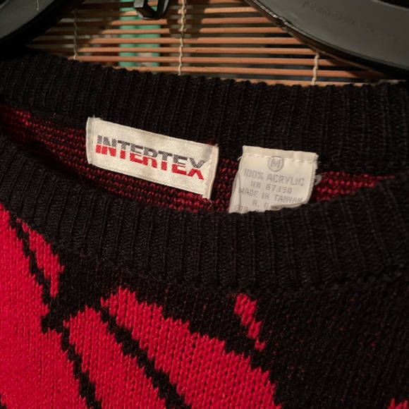 Medium vintage Ed and black geometric sweater. Fits more like a S/M - Picture 2 of 4